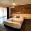 Jacaranda Place Motor Inn