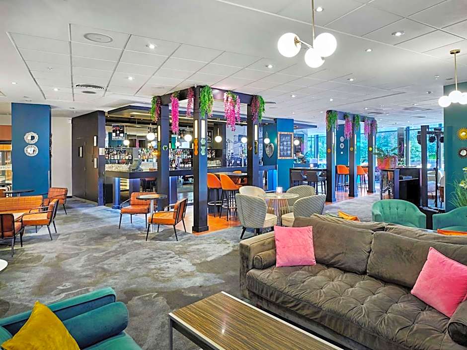 Novotel London West