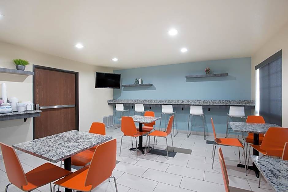 Super 8 by Wyndham Claremore OK