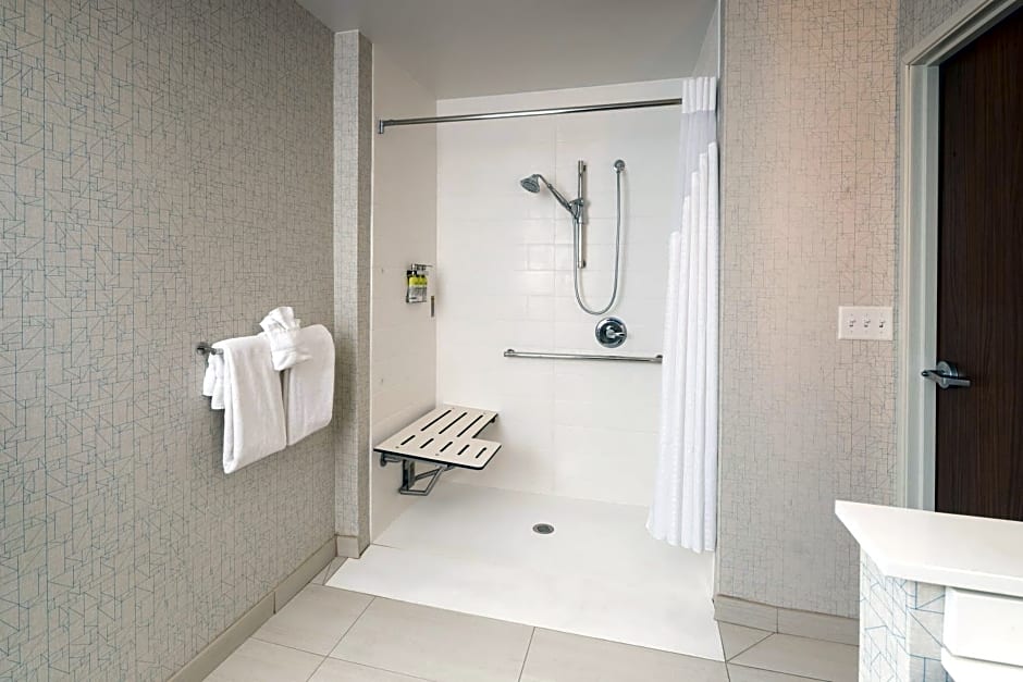 Holiday Inn Express and Suites Kalamazoo West By IHG