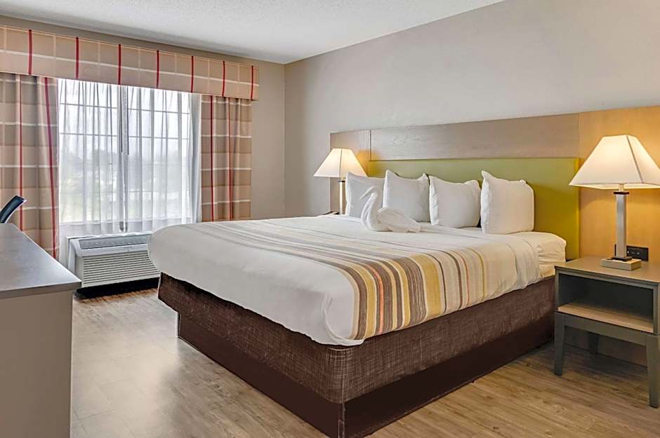 Country Inn & Suites by Radisson, Grand Rapids Airport, MI