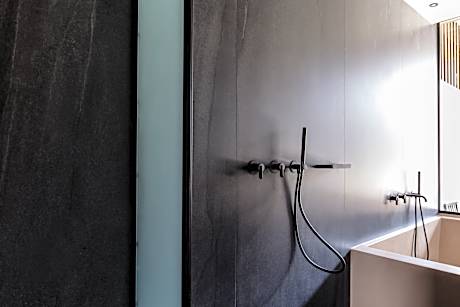 BREATHE SUITE WITH PRIVATE POOL