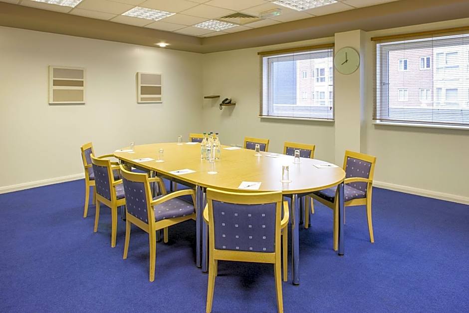 Holiday Inn Express Portsmouth Gunwharf Quays By IHG