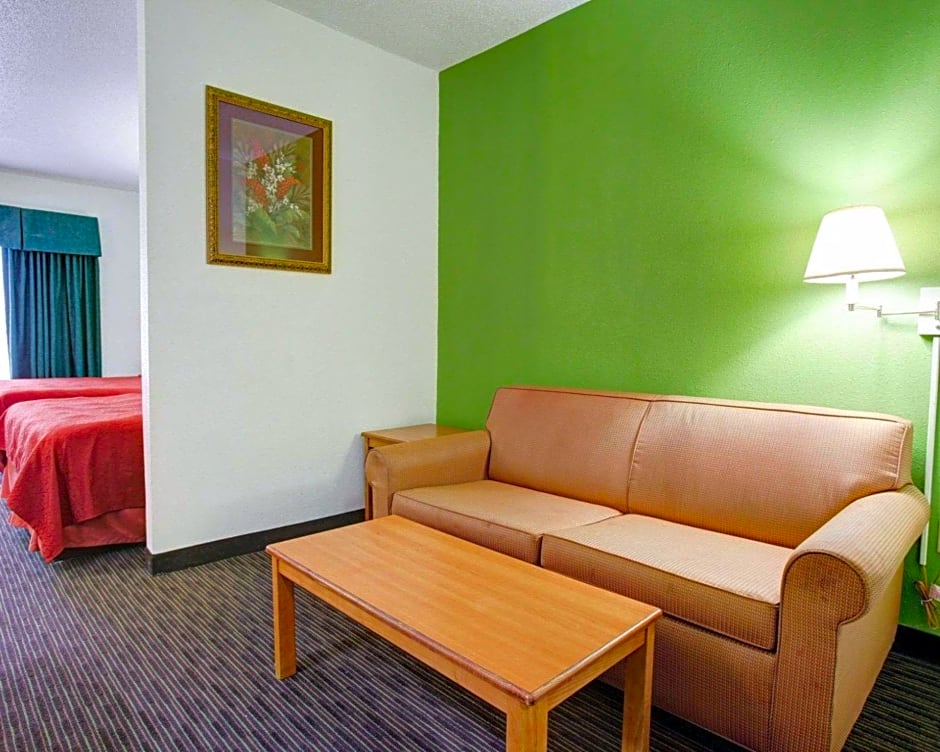 Quality Inn & Suites Airport