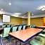 Holiday Inn Express & Suites Kansas City Sport Complex Area By IHG
