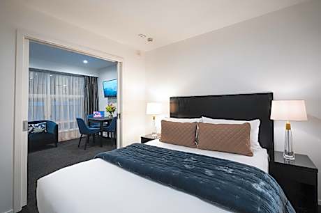 2-Bedroom Apartment with Kitchenette