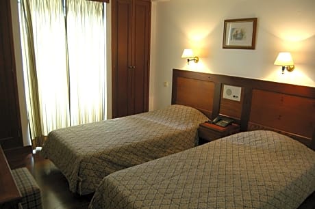 Classic Twin Room with Extra Bed