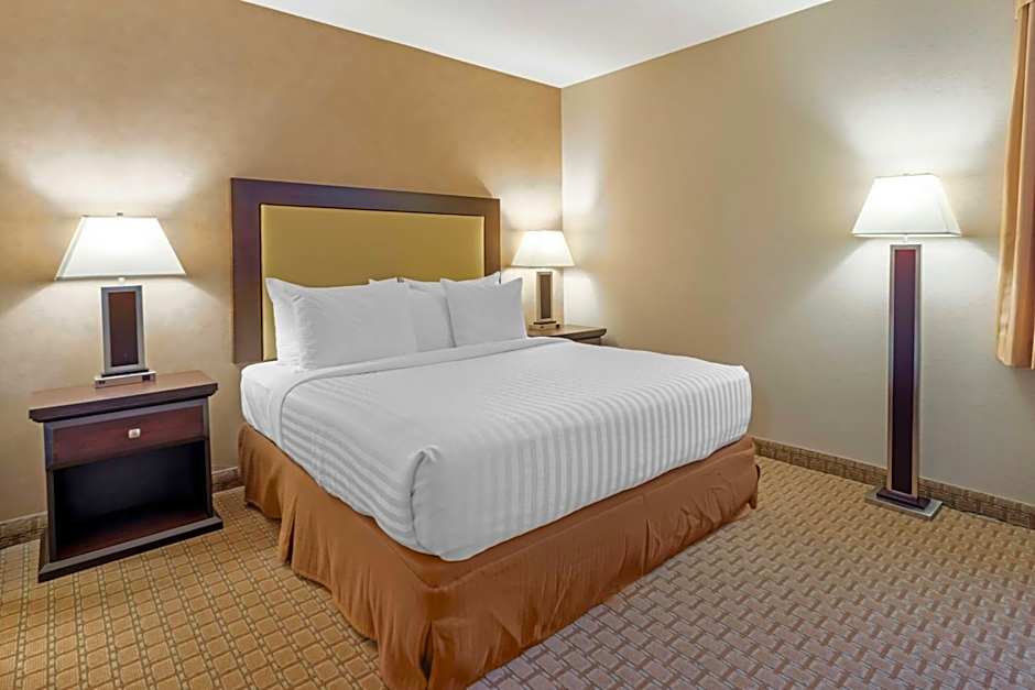 Best Western Plus Emerald Isle Hotel