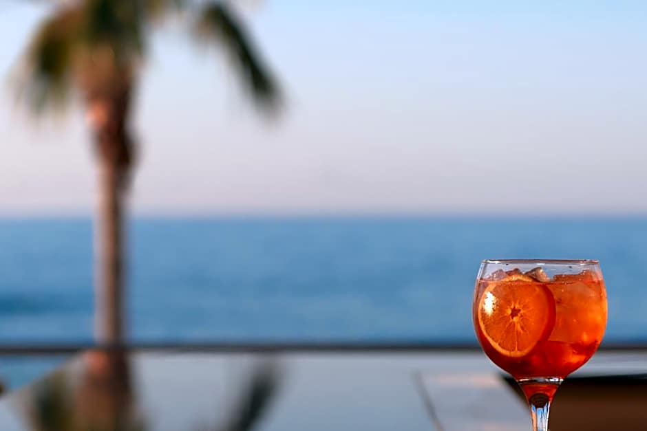 High Beach White - Adults Only