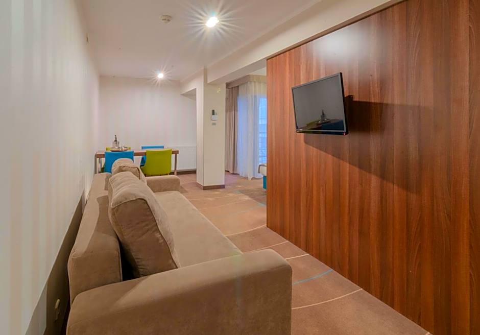 HolidayHomePL Aparthotel z balkonem przy plaży