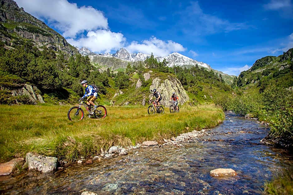 Berghotel Gadmer Lodge - dein Zuhause in den Bergen am Sustenpass im Berner Oberland