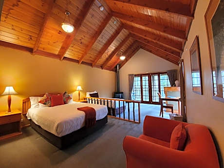 Wilderness Chalet with Spa Bath