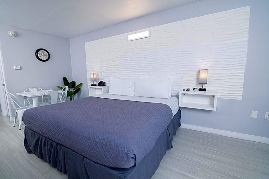 Disney 12 minutes for family, Pool and parking FREE