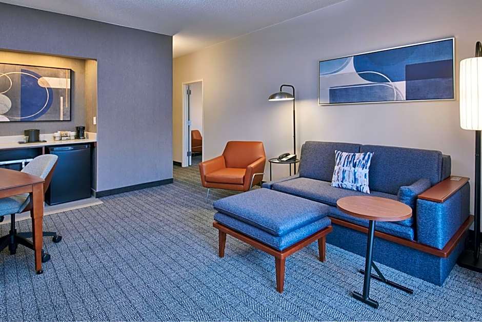 Courtyard By Marriott Detroit Livonia