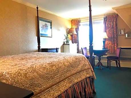 Queen Suite with Sea View