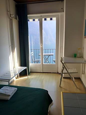 Single Room with Shared Bathroom