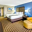 La Quinta Inn & Suites by Wyndham Denison - North Lake Texoma