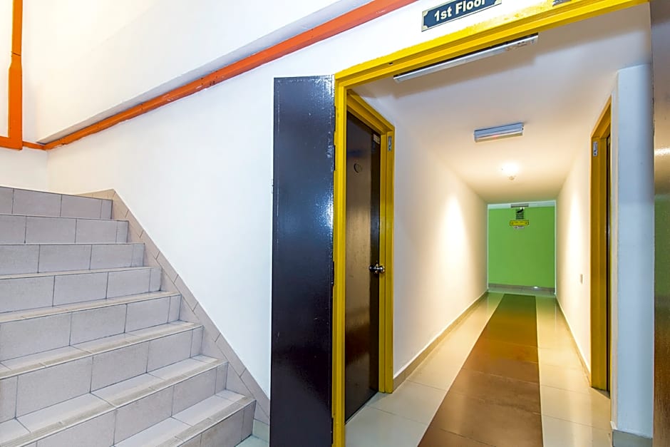 Capital O 252 Lotus Hotel