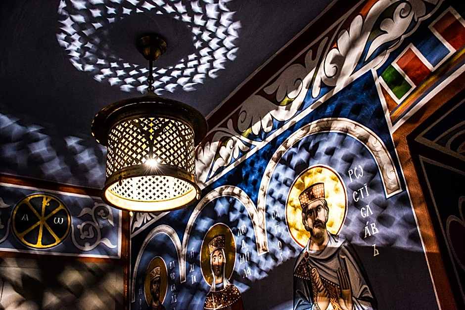 The ICON Hotel & Lounge