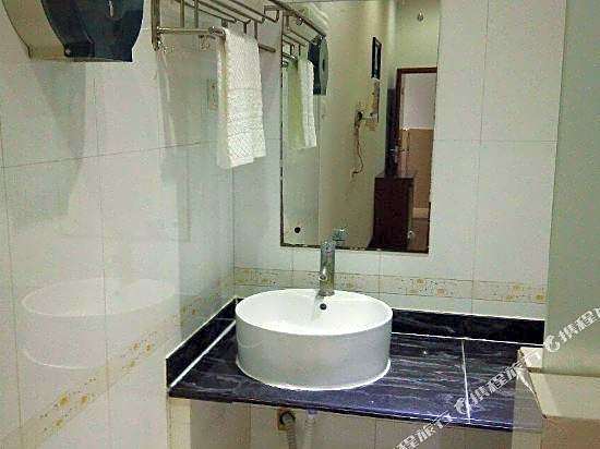 Sainan Hotel (Chenjiayu Rainbow Bridge Subway Station)
