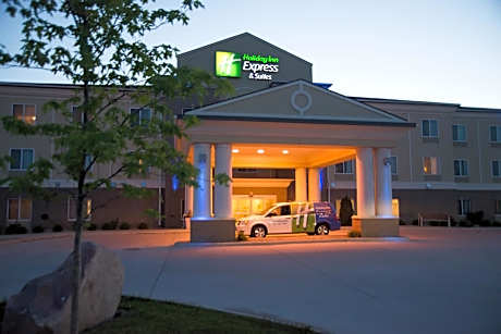Holiday Inn Express & Suites Northwood By IHG