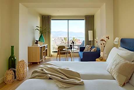 Superior ME City & Sea View (2 adults + 2 children)