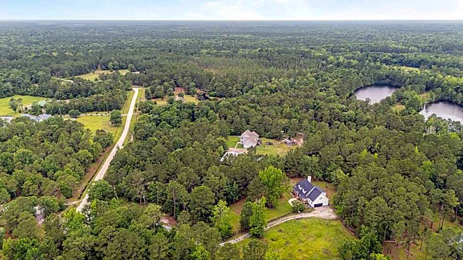 Grandma's Farm on 6 acres with Lighted Barn and River Access