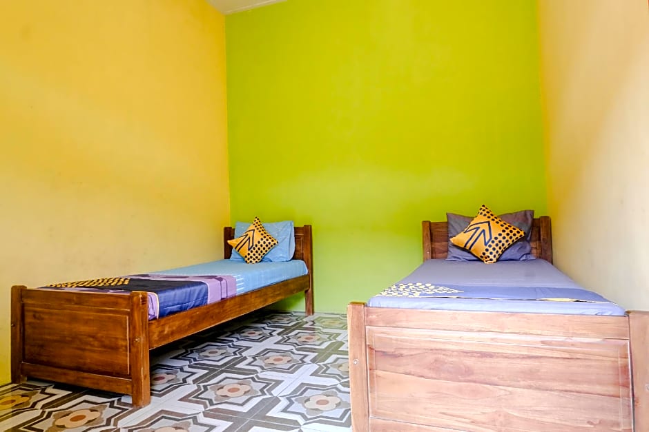 OYO 1773 Ilyasa Family