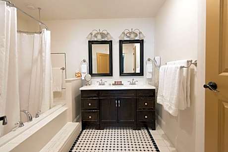 King Suite with Spa Bath