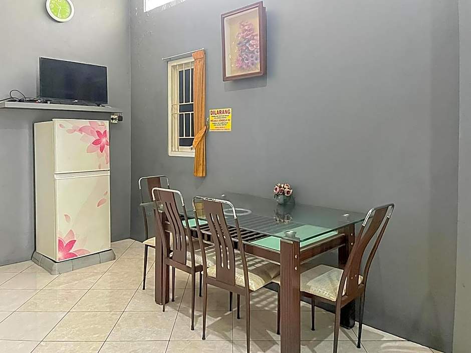 Monalisa Homestay Mitra RedDoorz – Surabaja, IL