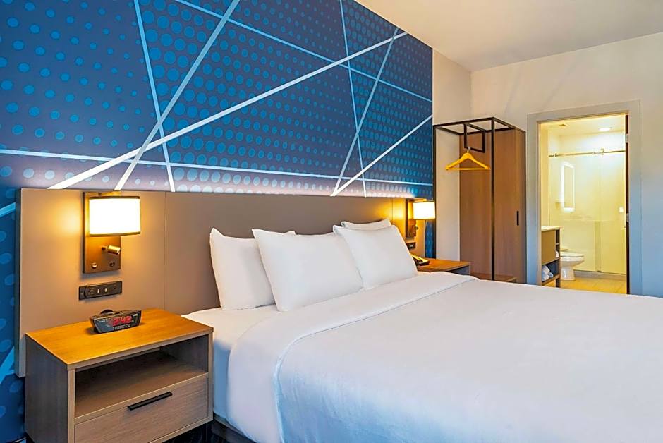 Comfort Suites Kelowna