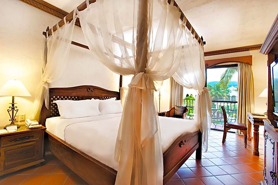 Photo 1 of 5 of Honeymoon 1 Queen Bed