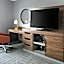 Hampton Inn By Hilton & Suites West Bend