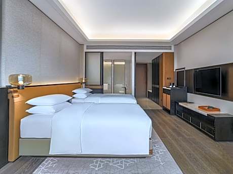 Lake View Two Double, Club lounge access, Guest room, 2 Double, Lake view
