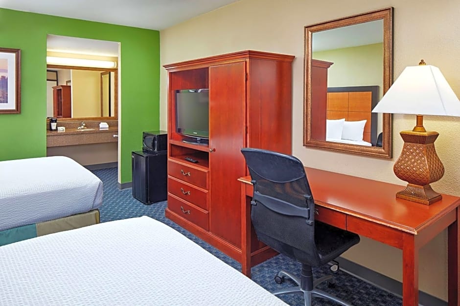 La Quinta Inn & Suites by Wyndham Thousand Oaks Newbury Park