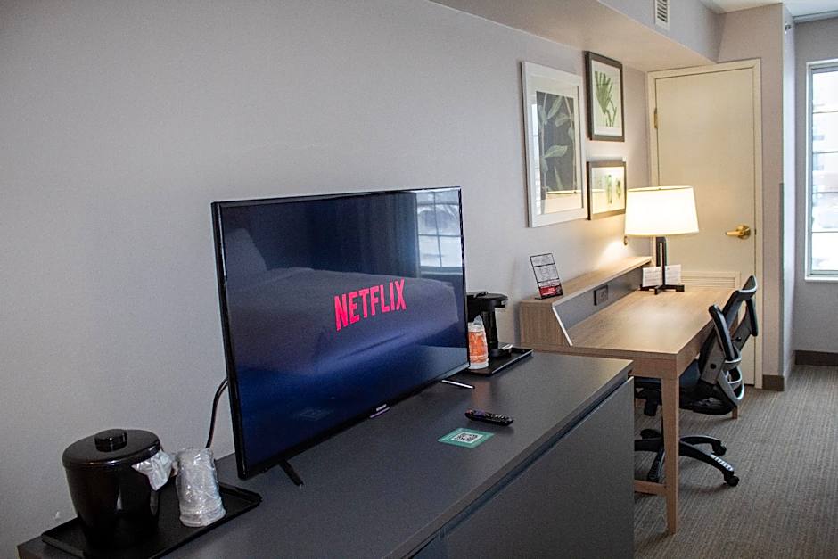 Country Inn & Suites by Radisson, Big Rapids, MI