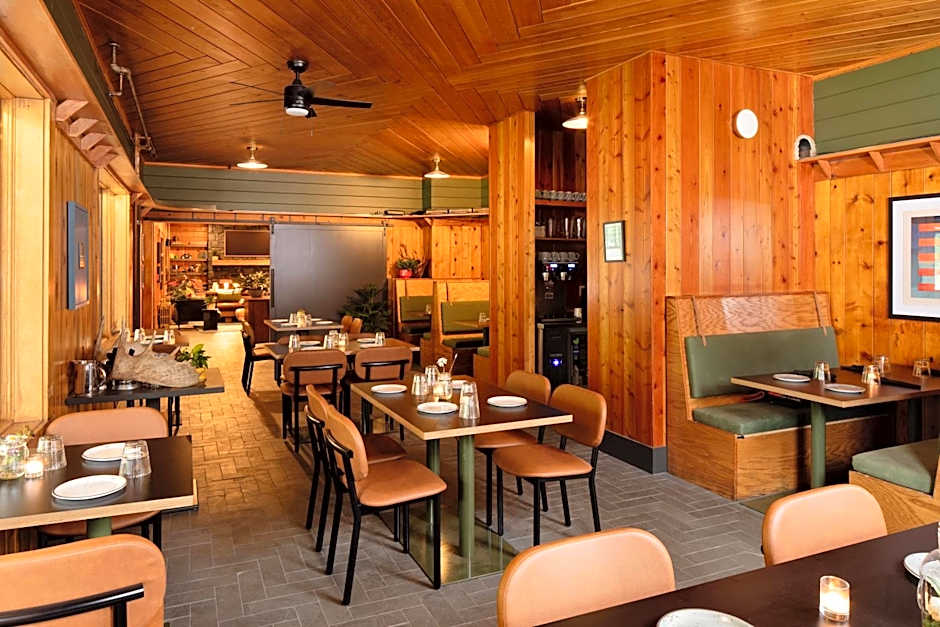 Loge Glacier – Essex, MT