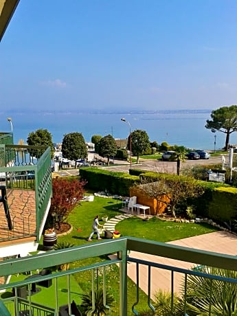 Double Room with Balcony and Lake View
