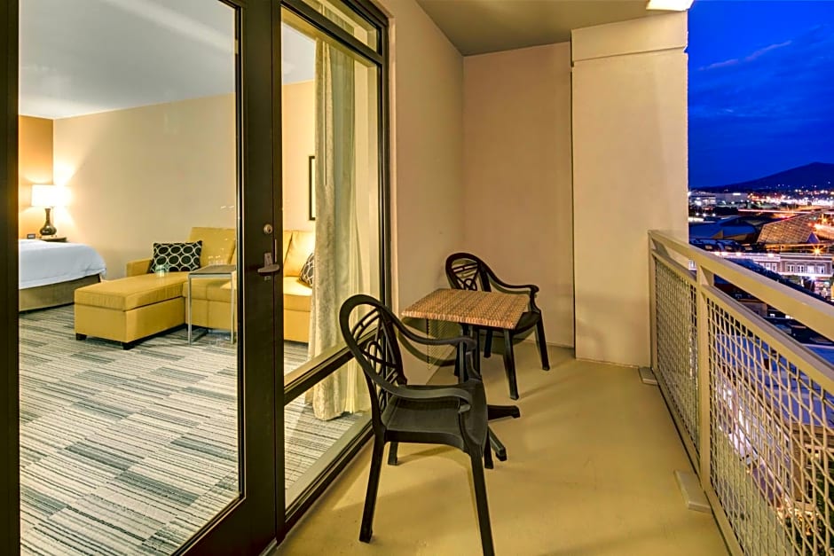 Hampton Inn By Hilton and Suites Roanoke-Downtown, VA