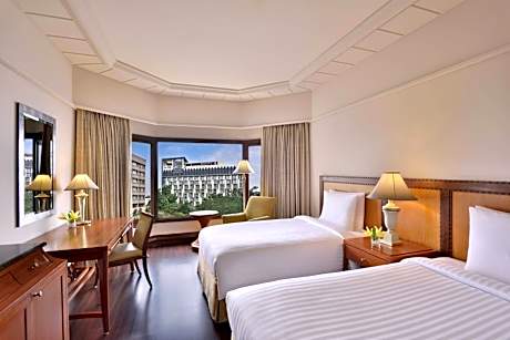 Executive Deluxe Twin with Bathtub & Lounge Access