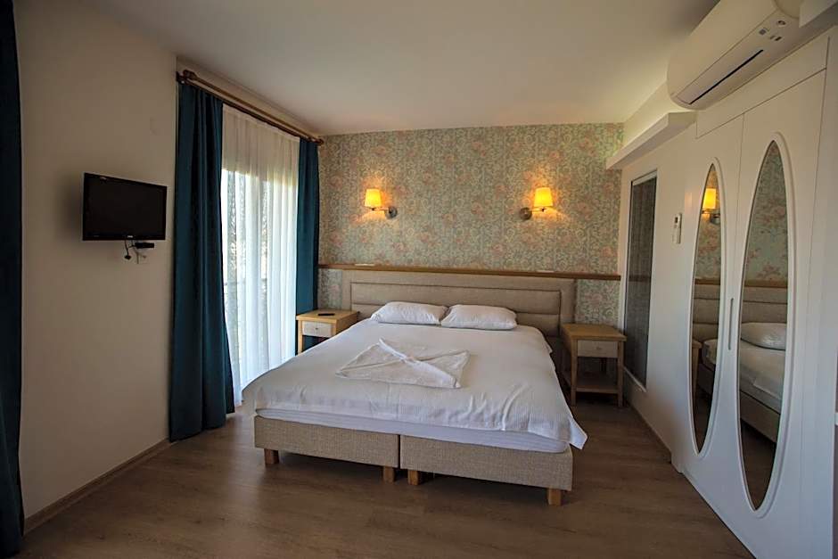 Clementin Suits Sigacık