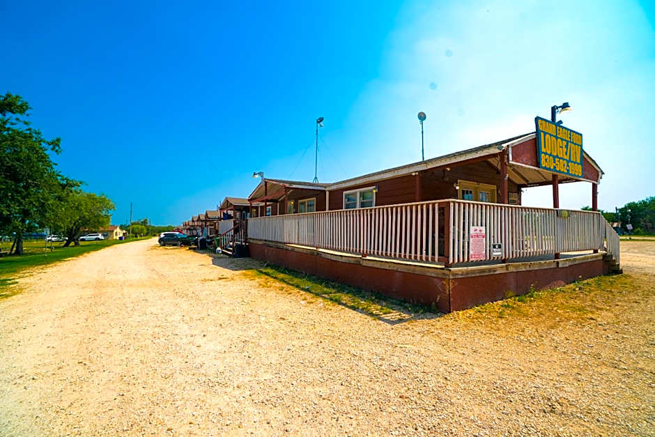 Grand Eagle Ford Lodge & RV Park