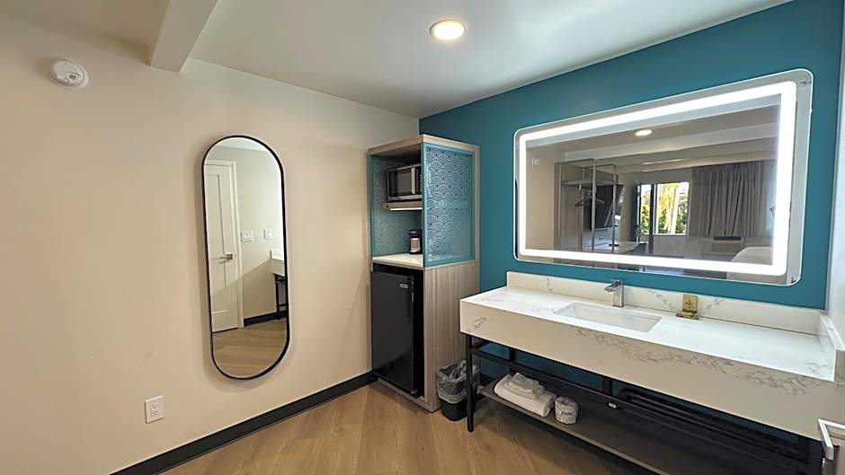 Costa Mesa Inn - Newport Beach Area