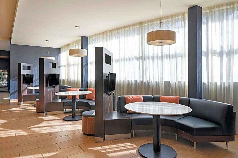 Courtyard by Marriott Long Beach Airport