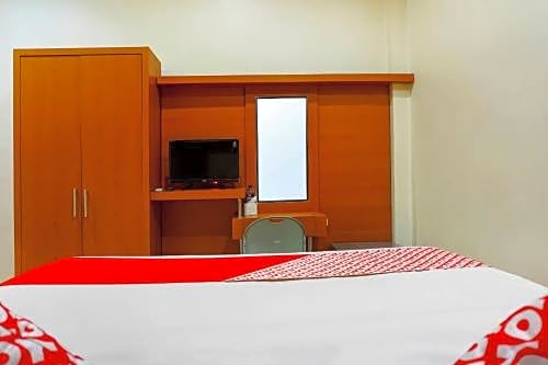 OYO Flagship 91245 Rika Hotel Makassar