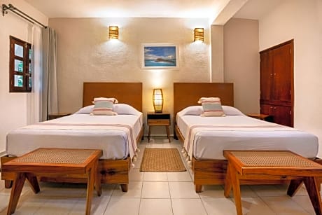 1 Bedroom Room with Kitchenette