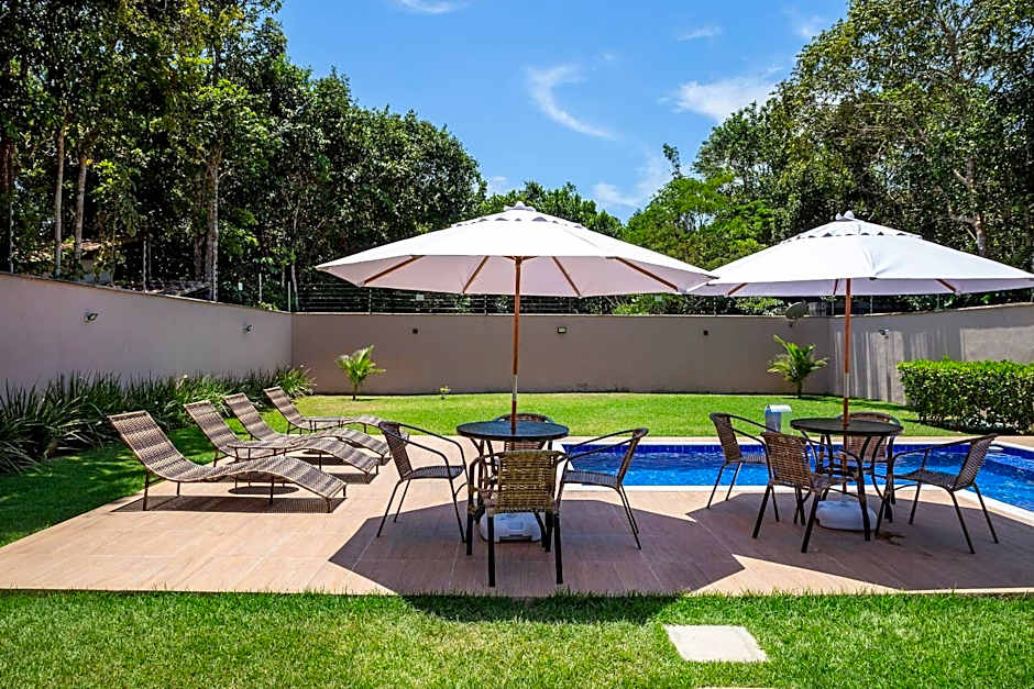 Casa com Piscina e Churrasqueira Privativa !