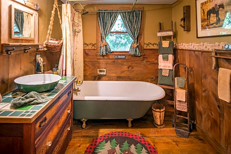 Country Woods Inn
