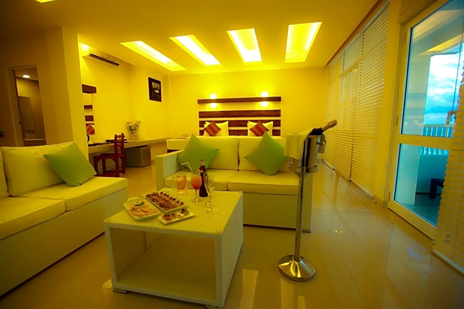 Beacon Beach Hotel
