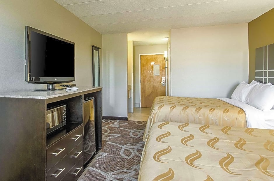 La Casa Inn & Suites-Middleboro
